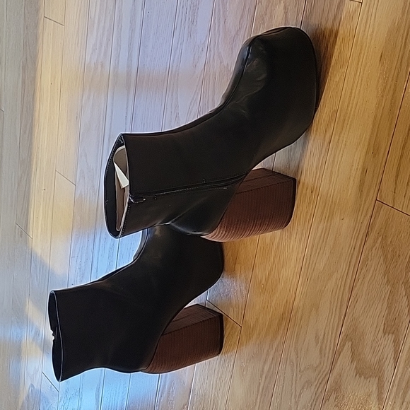 Nasty Gal Faux Leather Platform Ankle Bootie - Picture 4 of 15